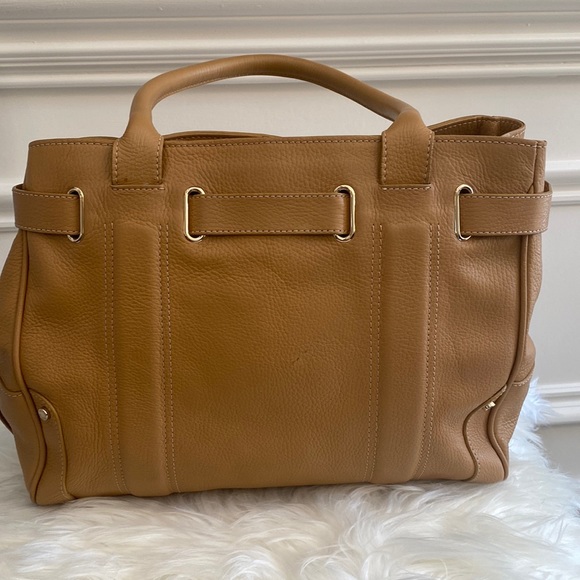 Charles David Beige Shoulder Bag Pre-0wned - Picture 2 of 13